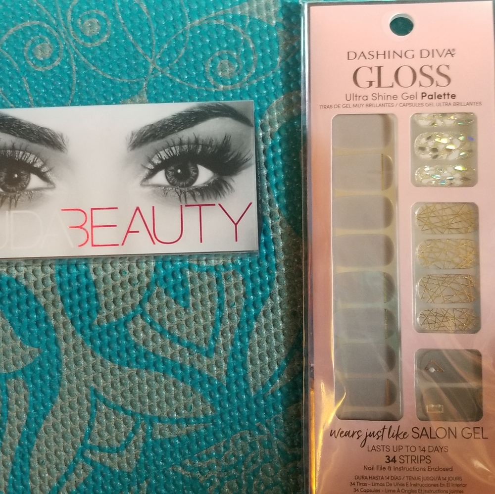 Huda Samantha #7 lashes Dashing Diva Gloss Nails